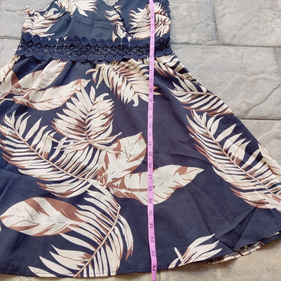 Lightweight Flirty Dress - Picture 6 of 8